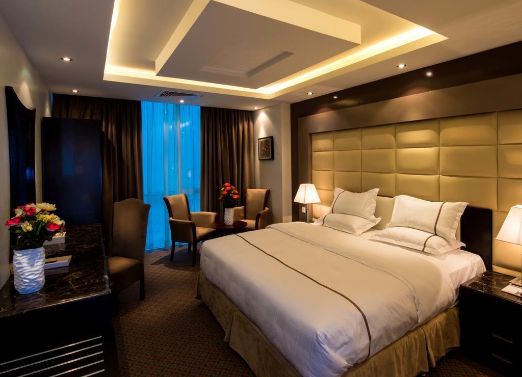 Al Yamama Palace Hotel Suites Рияд Стая снимка