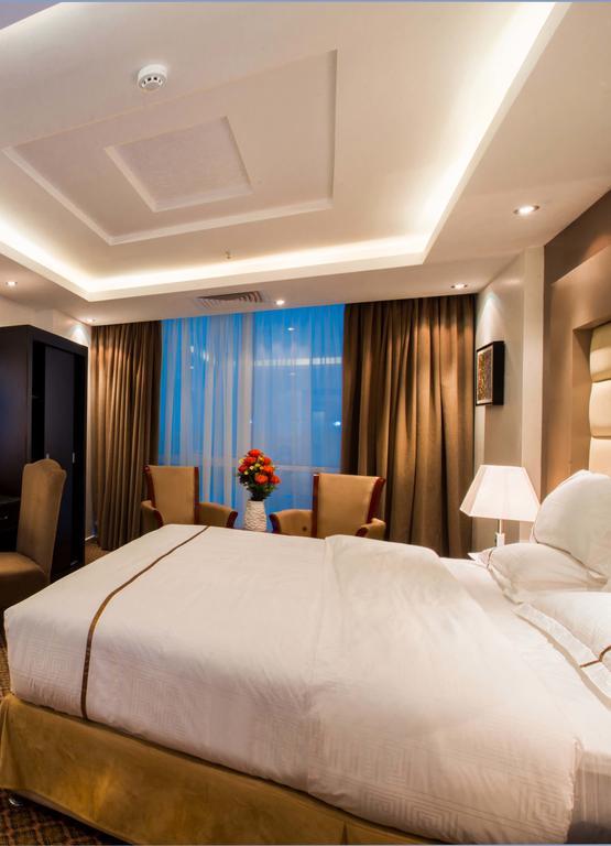 Al Yamama Palace Hotel Suites Рияд Стая снимка