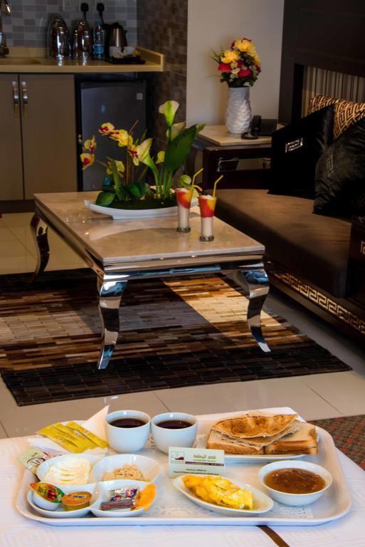 Al Yamama Palace Hotel Suites Рияд Стая снимка