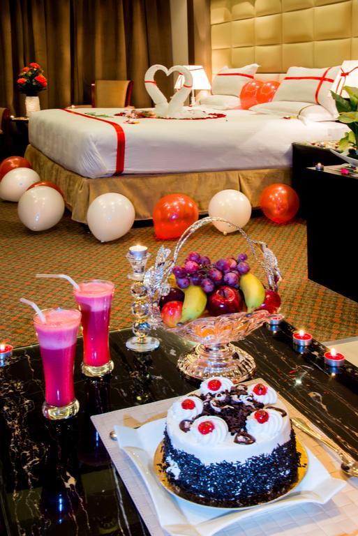 Al Yamama Palace Hotel Suites Рияд Стая снимка