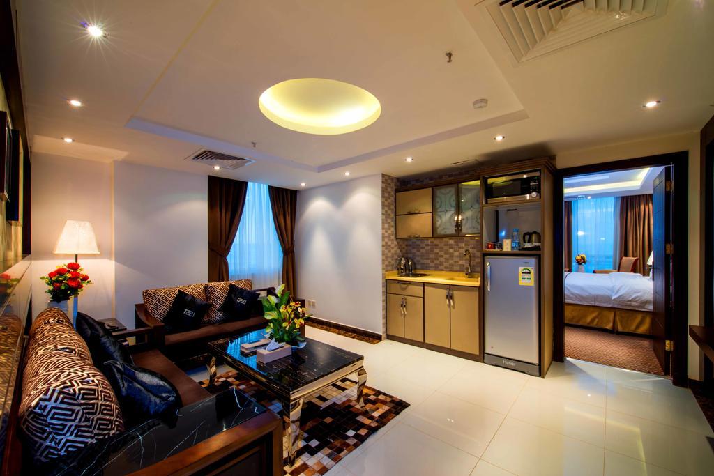 Al Yamama Palace Hotel Suites Рияд Стая снимка