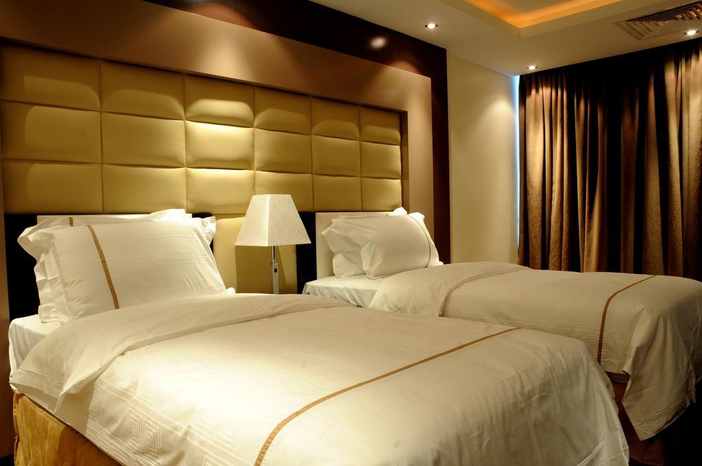 Al Yamama Palace Hotel Suites Рияд Стая снимка